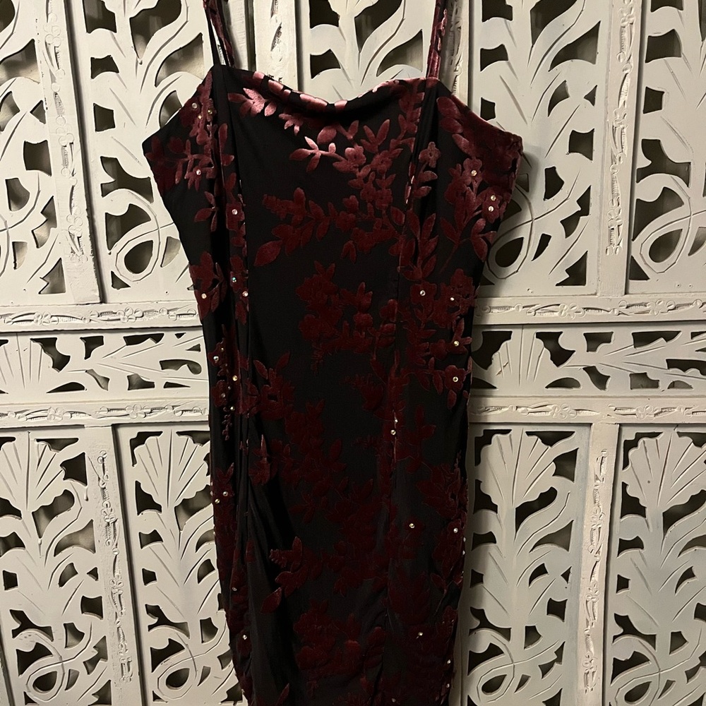FOREVER 21 MAGNIFICENT BLACK WITH BURGUNDY RED VELVET ACCENTS FANCY MINI DRESS - Picture 7 of 8